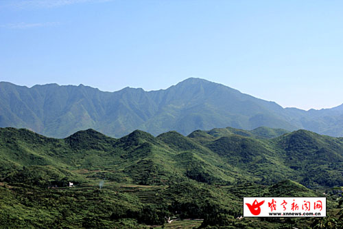 传天宫夜明珠掉入凡间,正好陨落在黄袍山间的大埚村,此地又得名夜珠窝