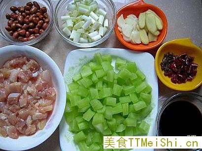 宫爆鸡丁制作图示