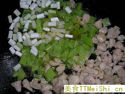 宫爆鸡丁制作图示