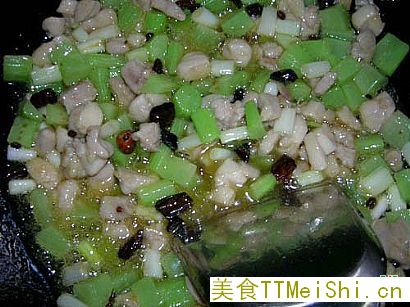 宫爆鸡丁制作图示