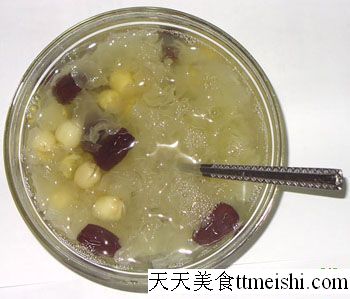 莲子猪心汤菜谱图片