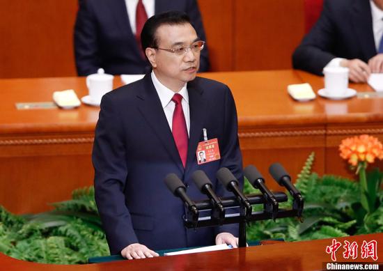 3月5日，第十二届全国人民代表大会第五次会议在北京人民大会堂开幕。国务院总理李克强作政府工作报告。中新社记者 杜洋 摄