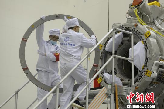 2.0版“红娘锁”助中国首艘货物飞船三“吻”天宫二号