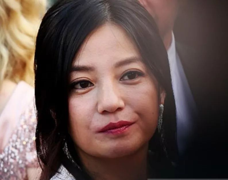 赵薇终于被"韭菜"告上了法庭