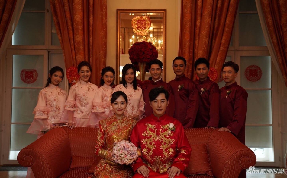 唐嫣罗晋婚礼现场图曝光 伴娘伴郎团热闹大合照