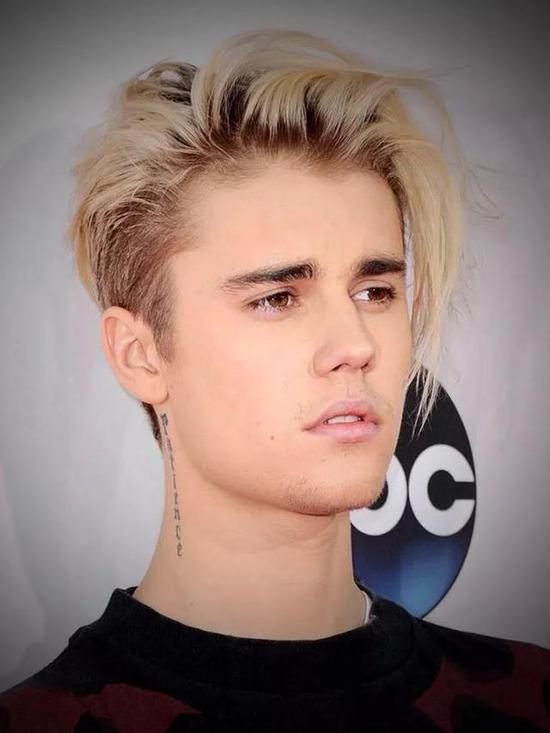 文化 非常男女 >> 正文  justin bieber自爆新发型 2018年长发 2017年